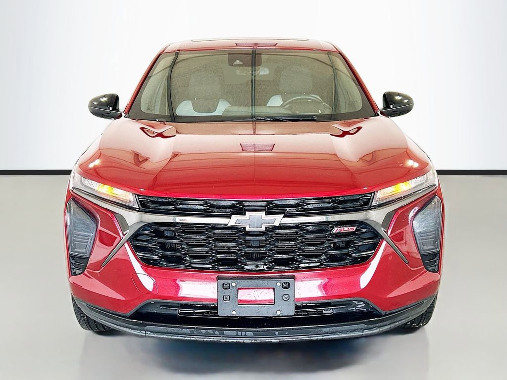 Used 2024 Chevrolet Trax RS w/ Sunroof Package FWD image 2