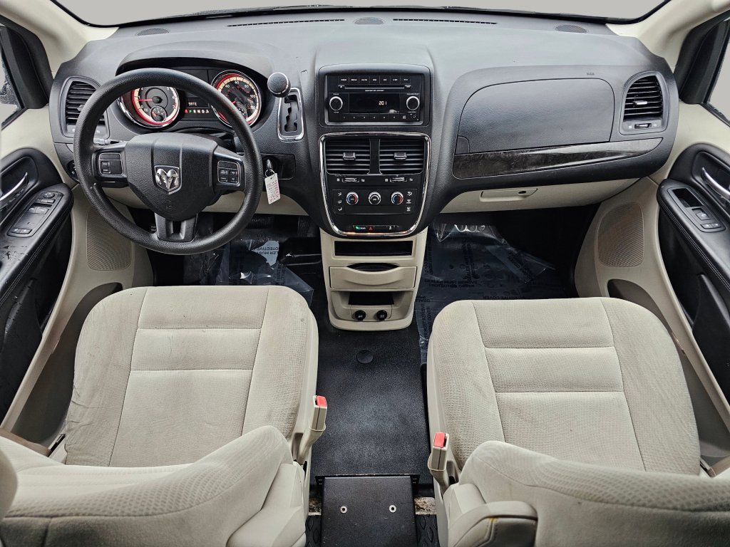 Used 2014 RAM C/V Tradesman image 2