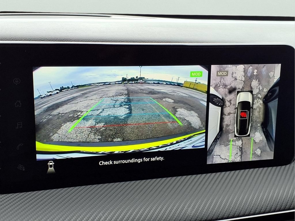 Used 2025 Nissan Kicks SR FWD image 11