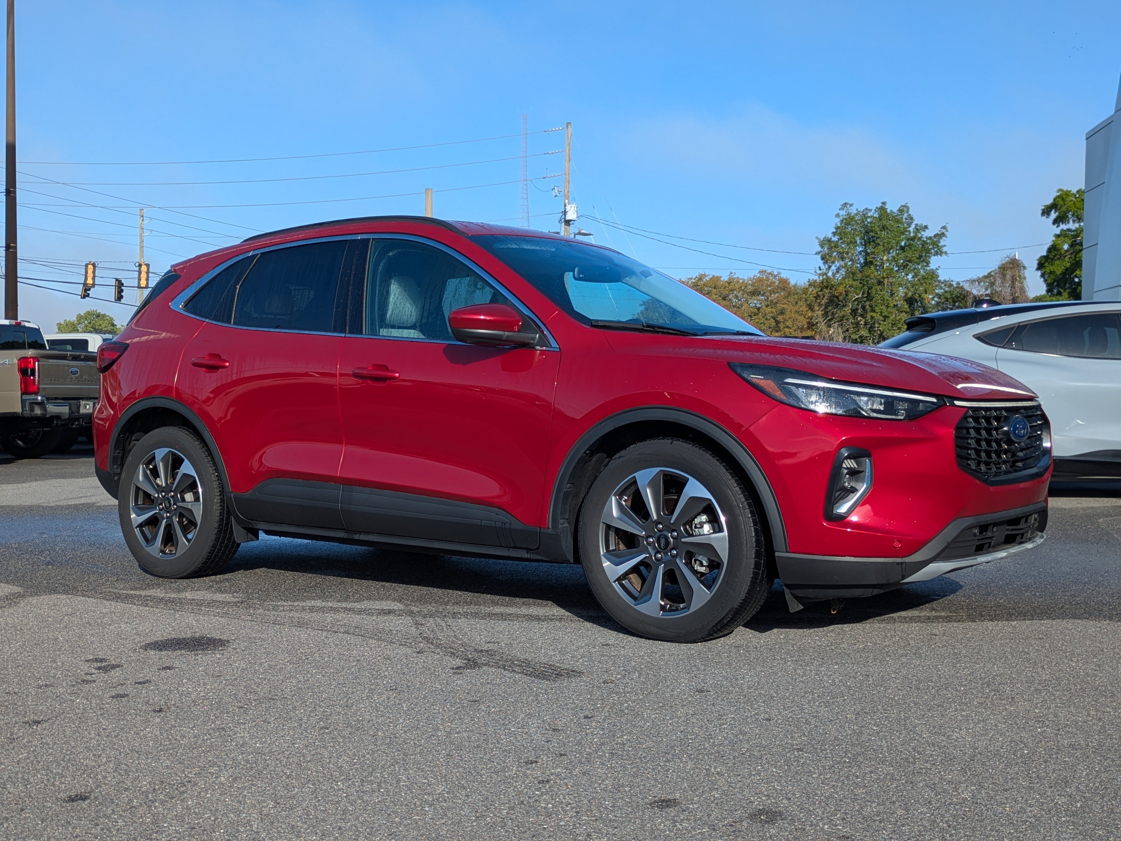 Used 2023 Ford Escape Platinum image 2