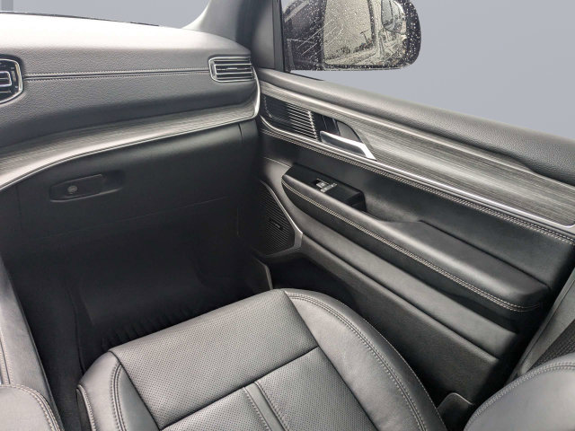 Certified 2023 Jeep Wagoneer Series II w/ Convenience Group I RWD image 16
