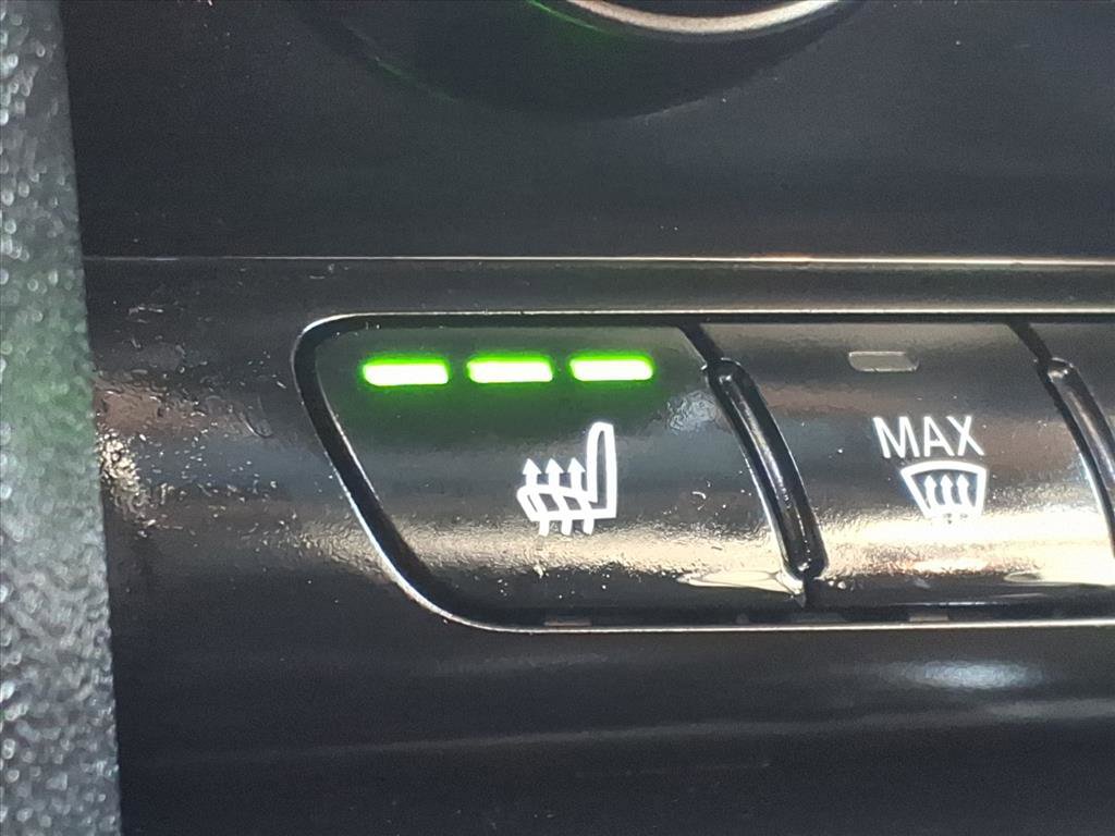 Used 2016 MINI Cooper 4-Door Hardtop image 9