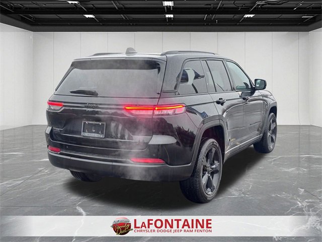 Used 2024 Jeep Grand Cherokee Altitude image 5