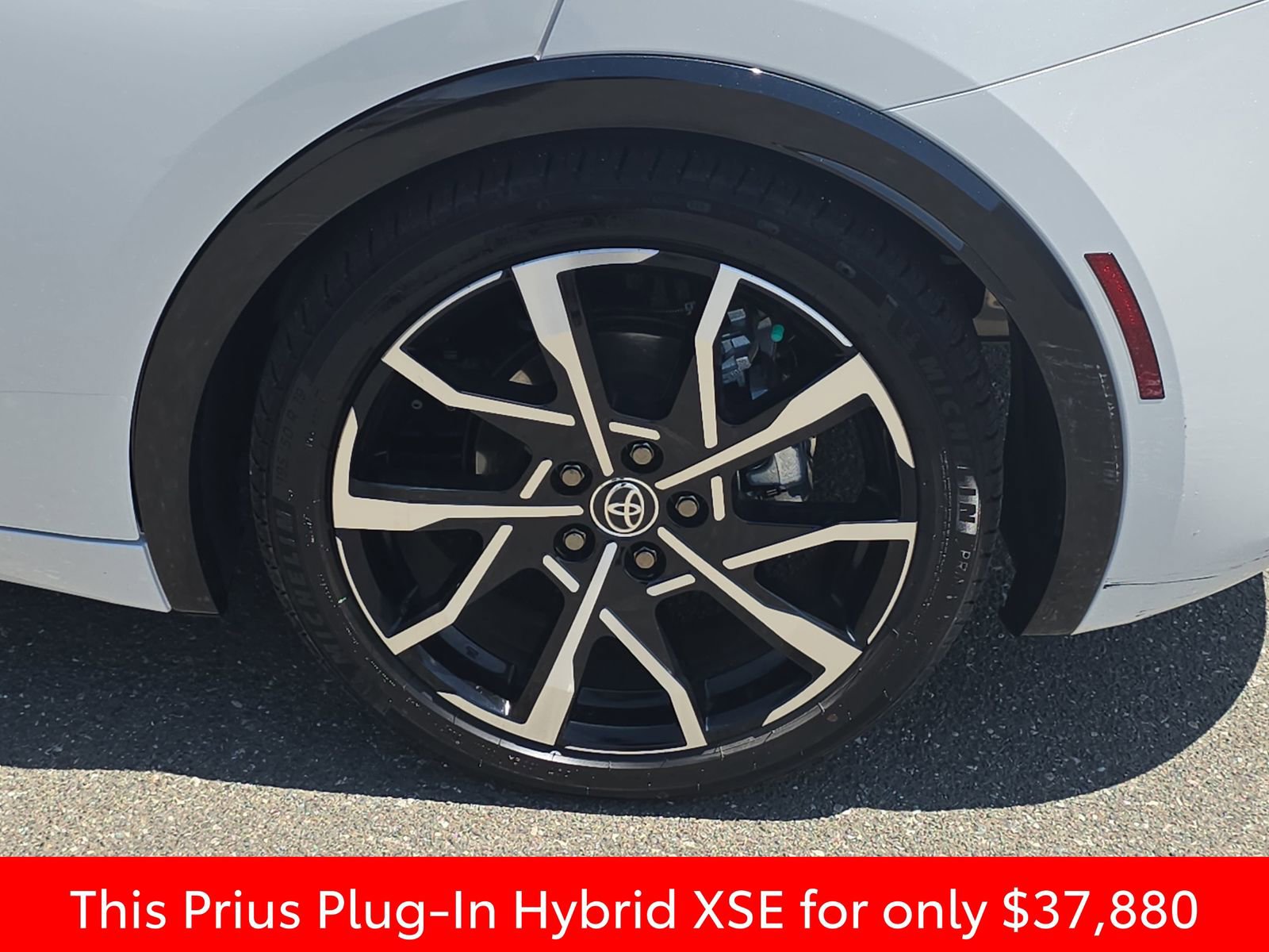 Used 2026 Toyota Prius Plug-In Hybrid FWD image 41