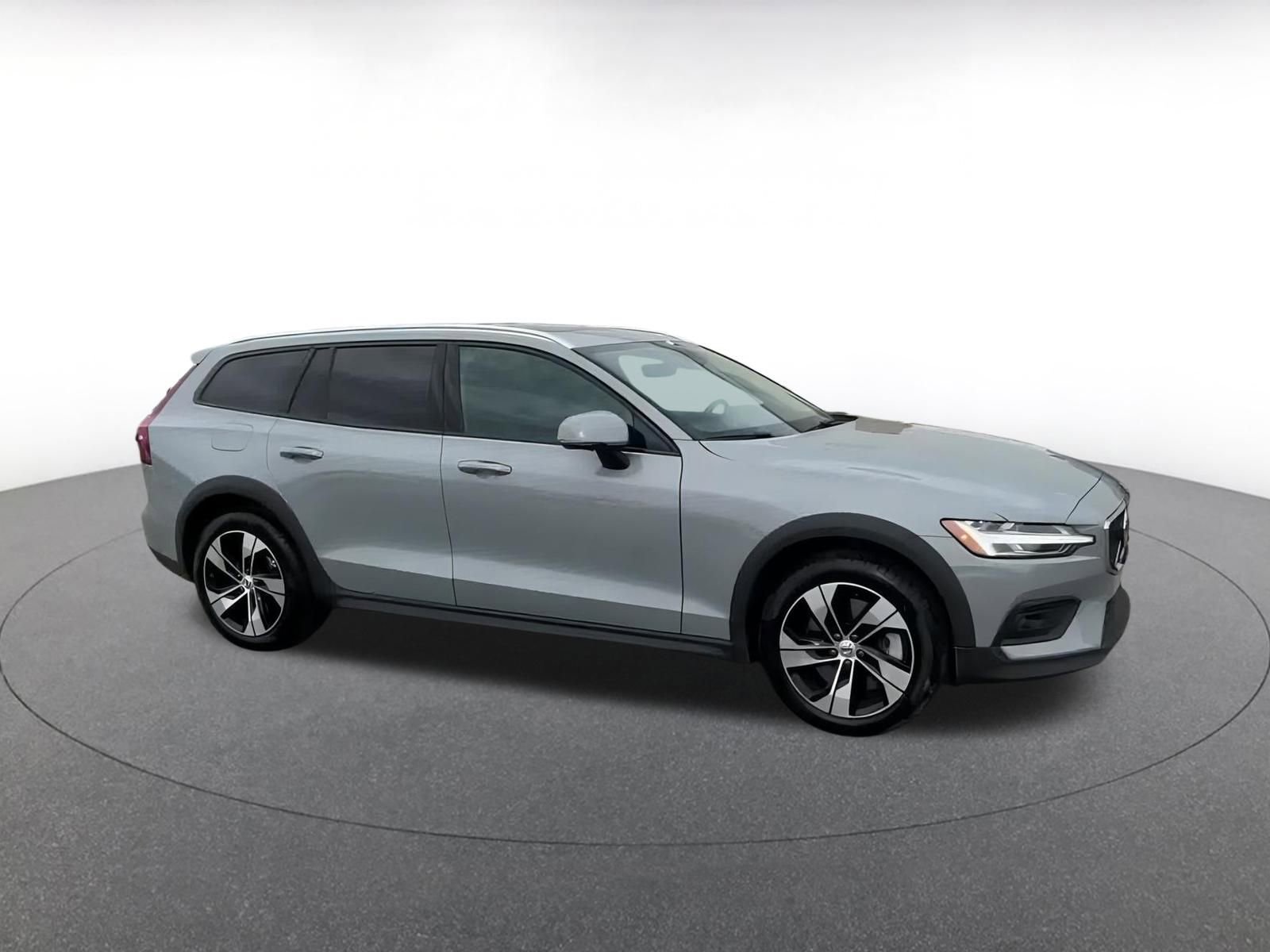 Used 2025 Volvo V60 B5 Cross Country Plus video 2