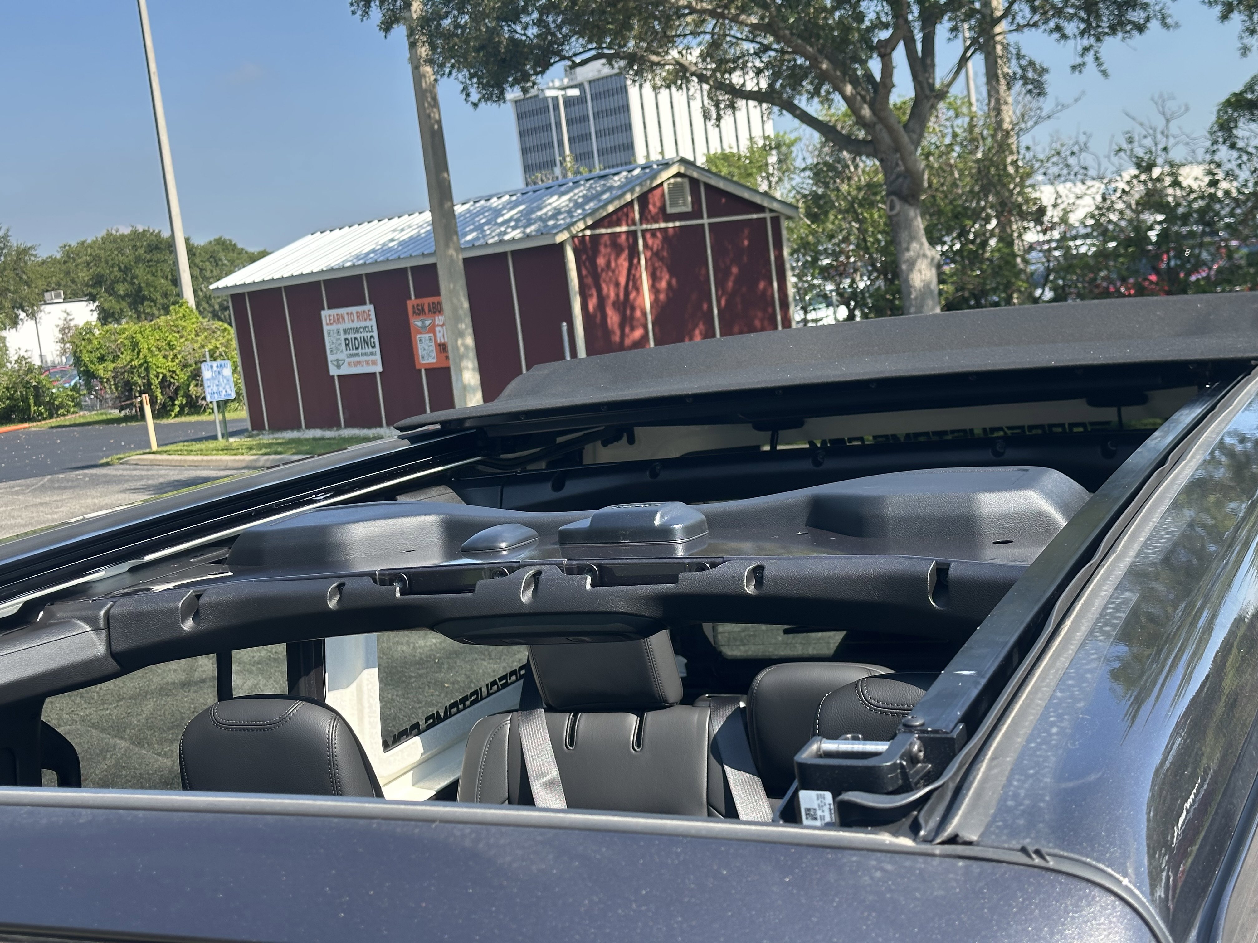 Used 2025 Jeep Wrangler Sahara w/ Safety Group image 13