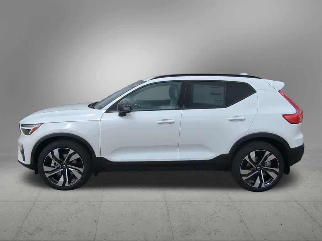 New 2026 Volvo XC40 B5 Plus w/ Climate Package AWD/4WD image 3