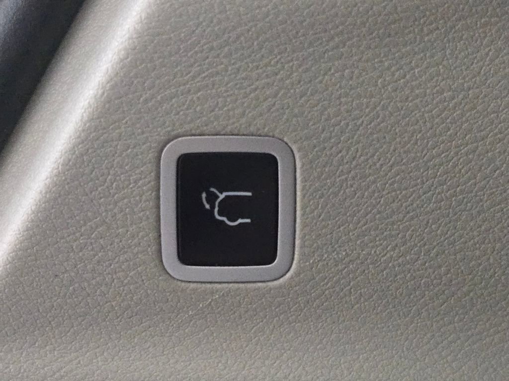 Used 2024 Chrysler Pacifica Touring-L image 11