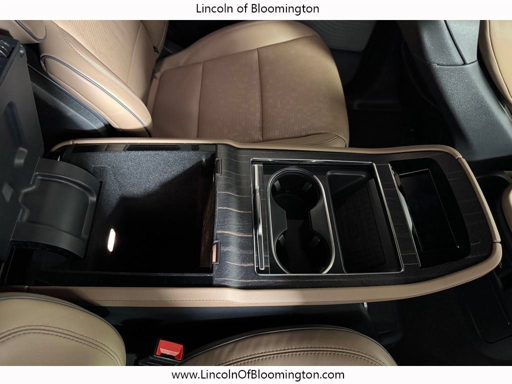 Certified 2025 Lincoln Navigator Black Label AWD/4WD image 18
