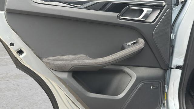 Used 2018 Porsche Macan GTS image 38