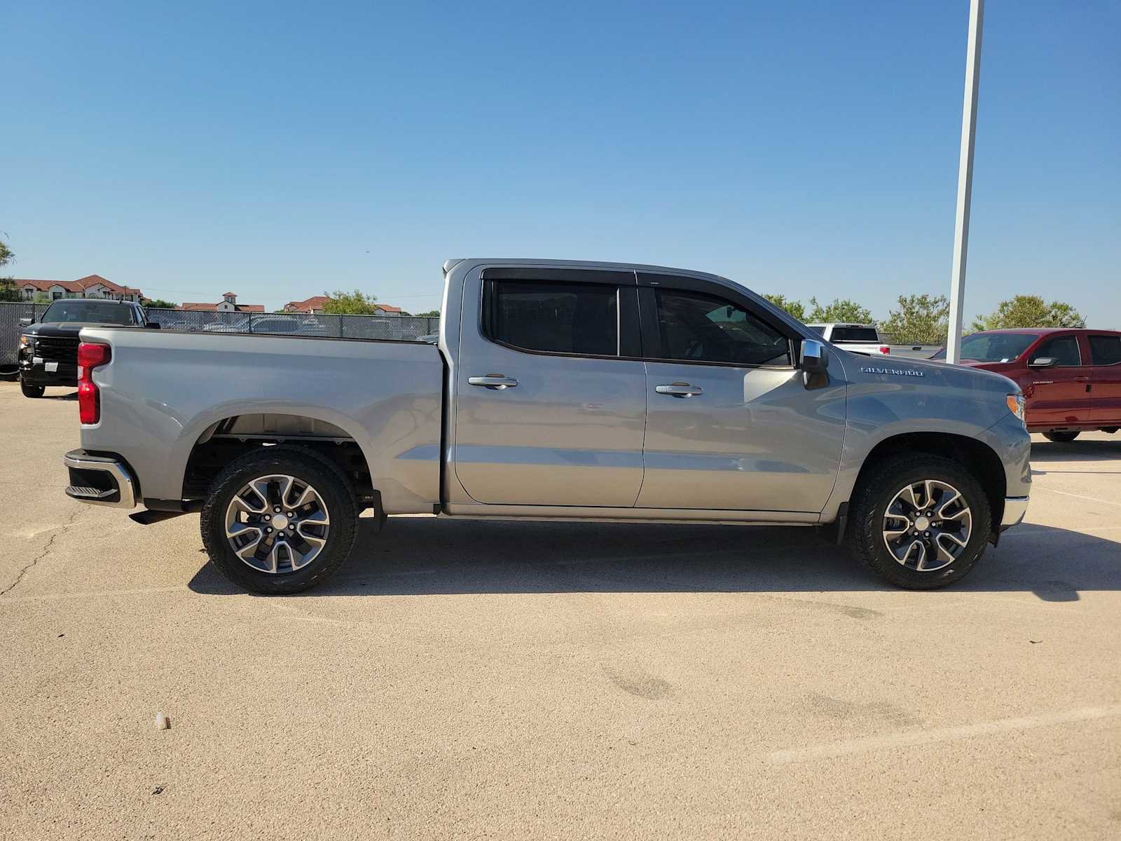 Used 2023 Chevrolet Silverado 1500 LT AWD/4WD image 9