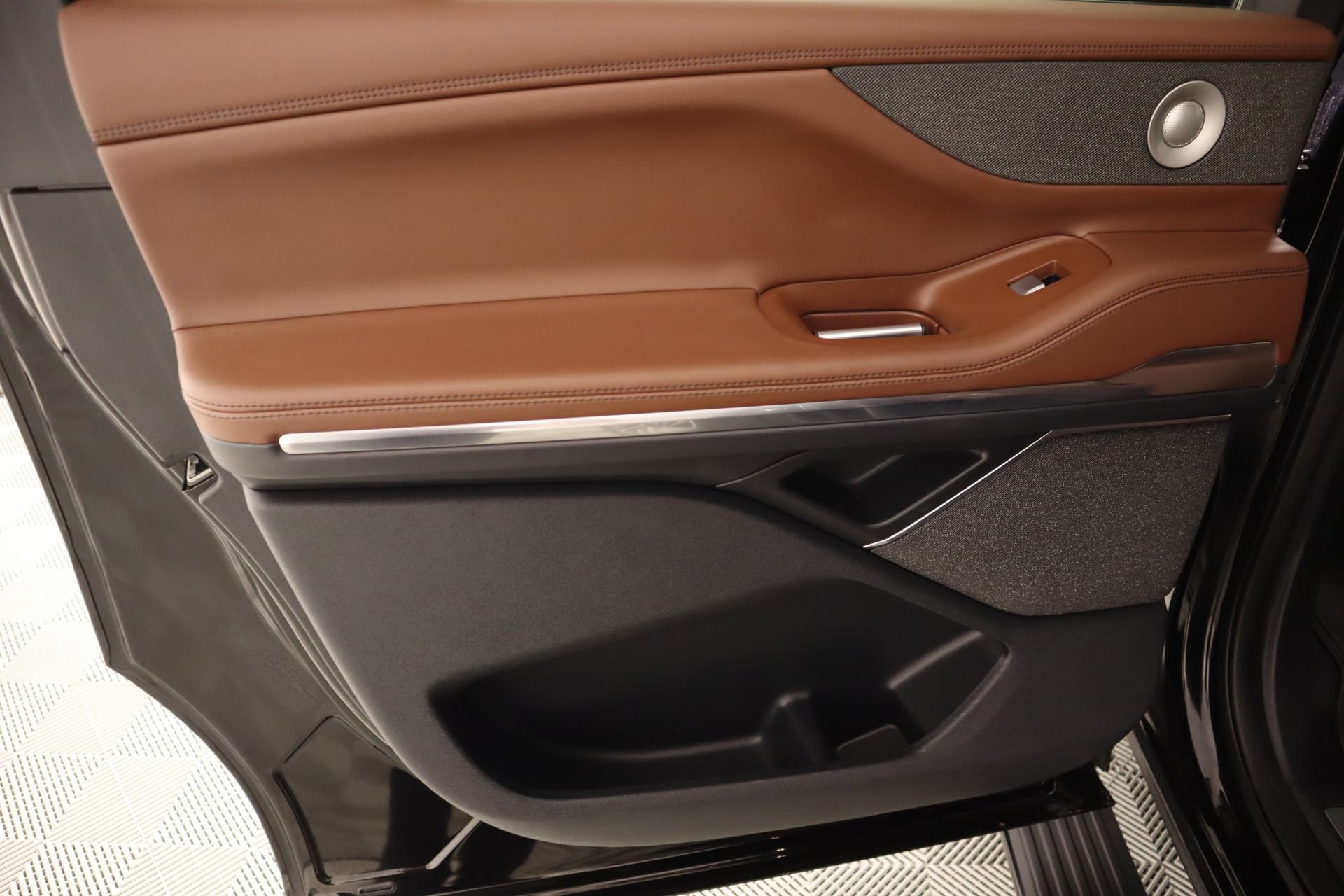 Certified 2025 Lincoln Navigator L Reserve AWD/4WD image 19