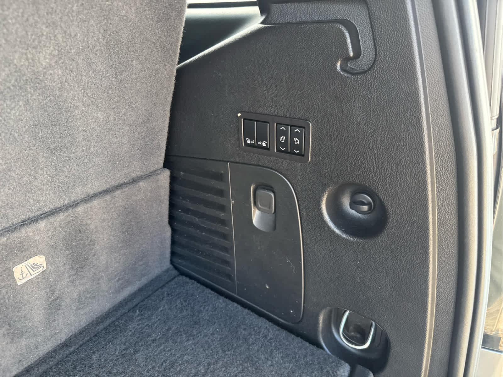 Used 2020 Cadillac Escalade Luxury RWD image 39