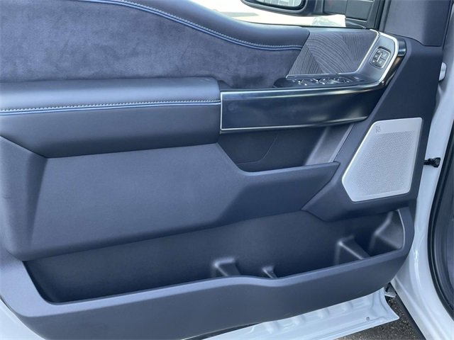 New 2025 Ford F350 Platinum w/ FX4 Off-Road Package image 13
