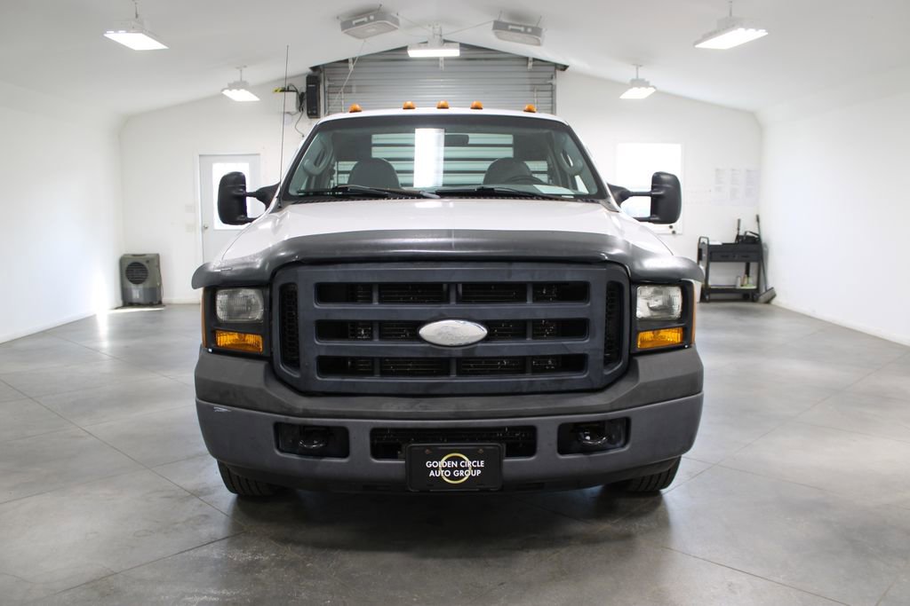 Used 2006 Ford F350 2WD Regular Cab DRW Super Duty image 3