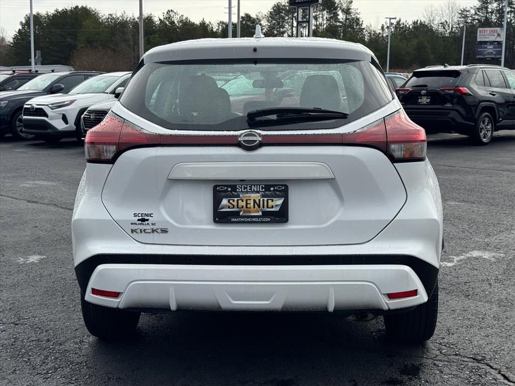 Used 2022 Nissan Kicks S image 4