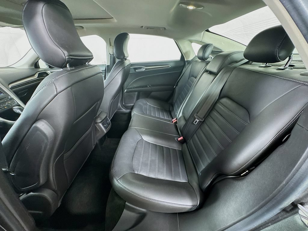 Used 2016 Ford Fusion SE w/ Equipment Group 202A FWD image 28