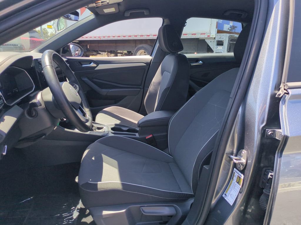 Used 2025 Volkswagen Jetta Sport FWD image 23