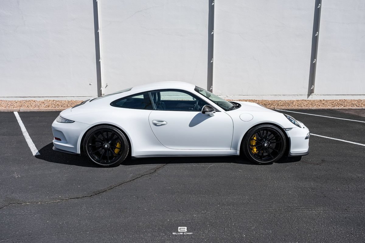 Used 2016 Porsche 911 R RWD image 8
