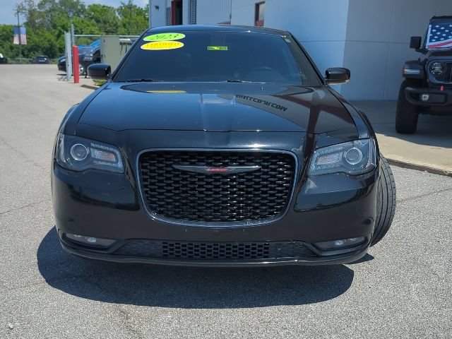 Certified 2023 Chrysler 300 S RWD image 4