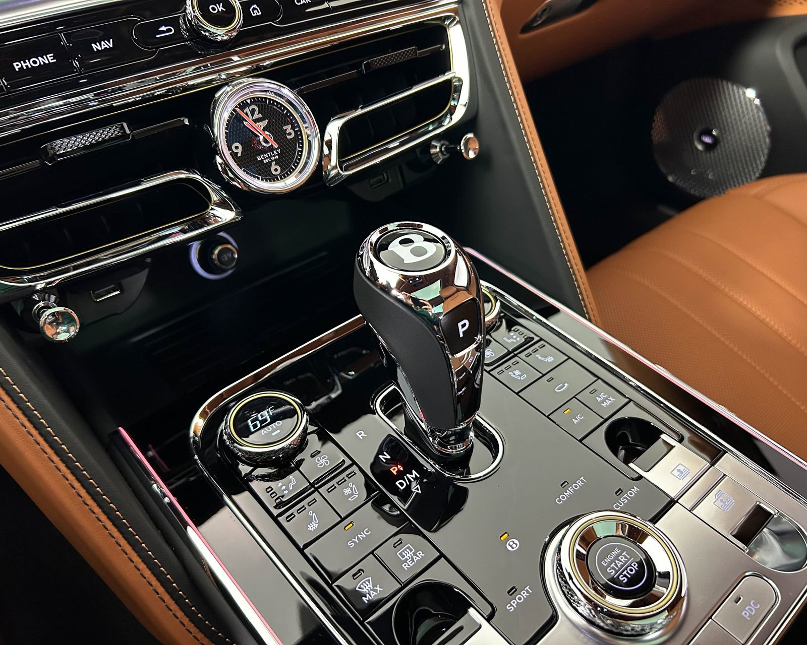 Used 2024 Bentley Flying Spur V8 image 24