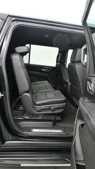 Used 2021 Chevrolet Suburban LT w/ Luxury Package image 12