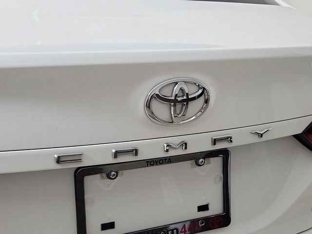 Used 2022 Toyota Camry LE FWD image 9