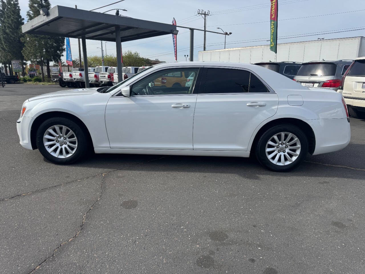 Used 2011 Chrysler 300 RWD image 9