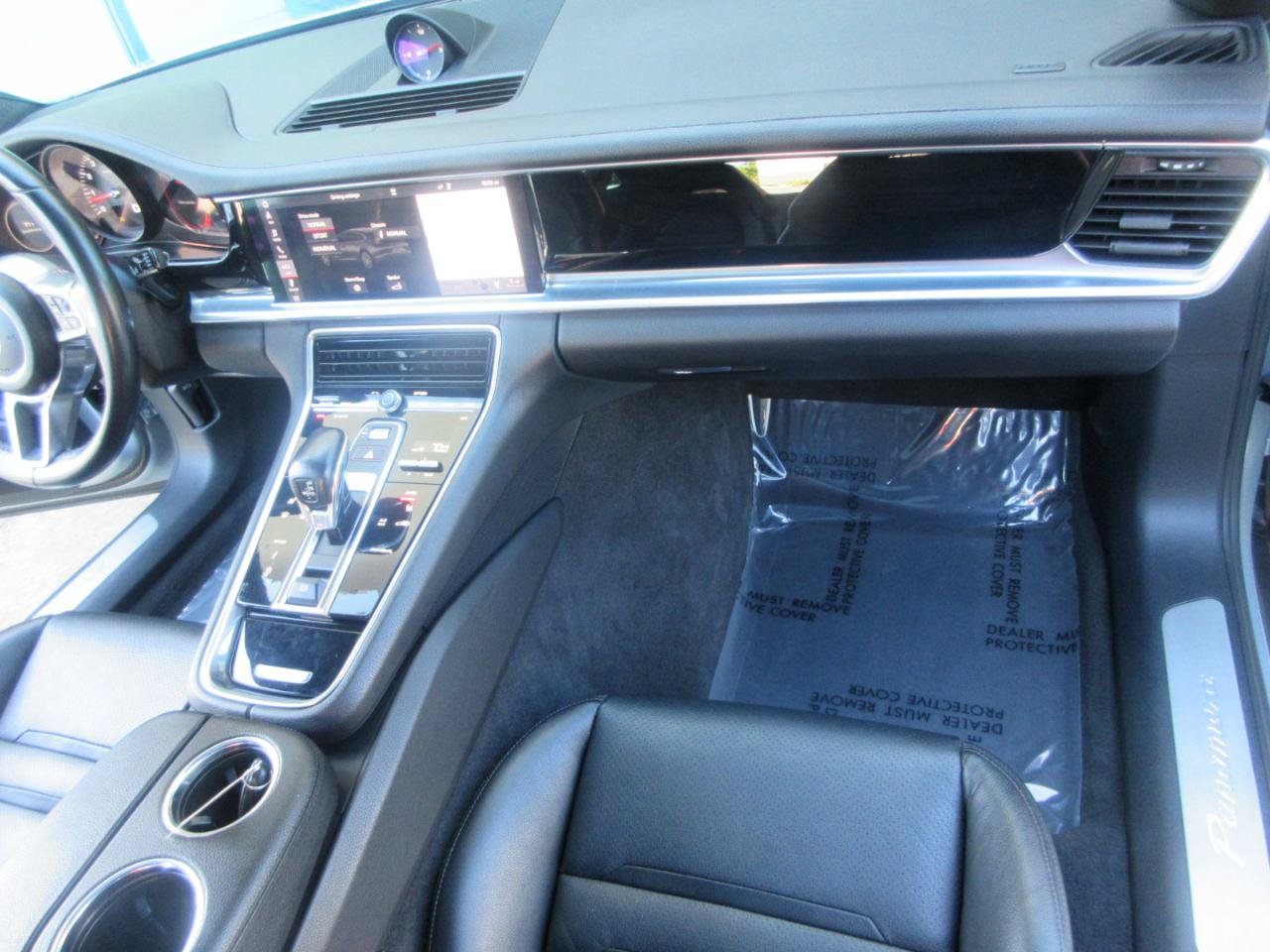 Used 2019 Porsche Panamera RWD image 29