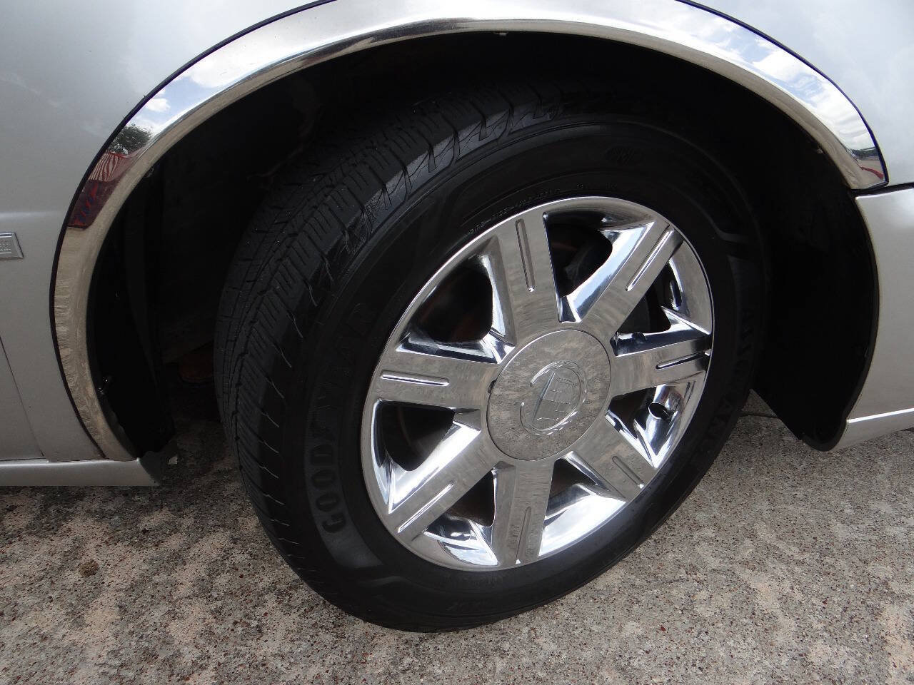 Used 2007 Cadillac DTS Luxury I w/ Sun And Sound Package FWD image 37