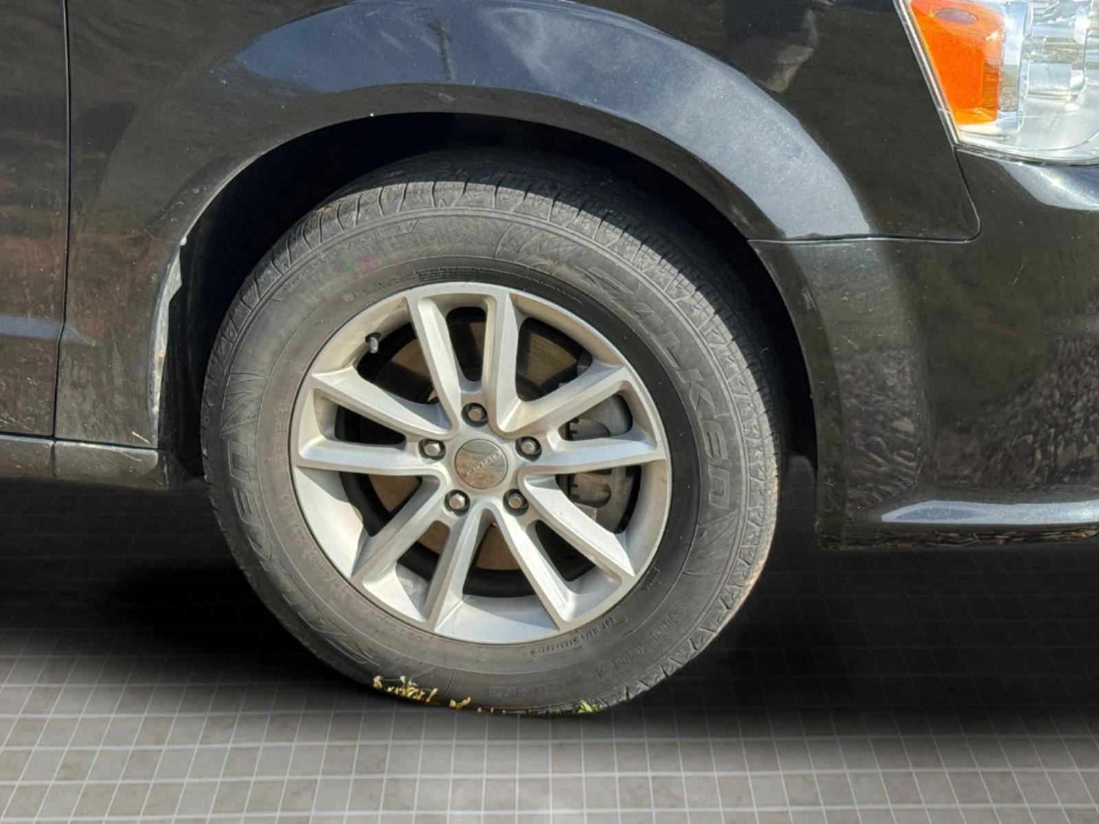 Used 2019 Dodge Grand Caravan SXT image 11