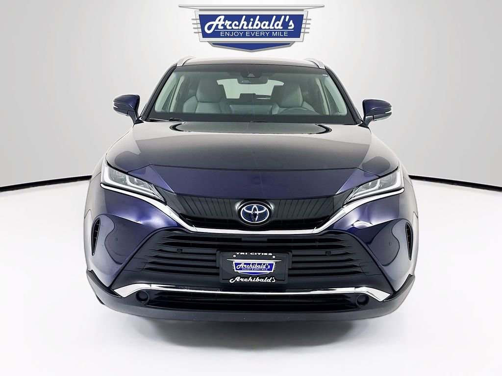 Used 2022 Toyota Venza XLE image 2