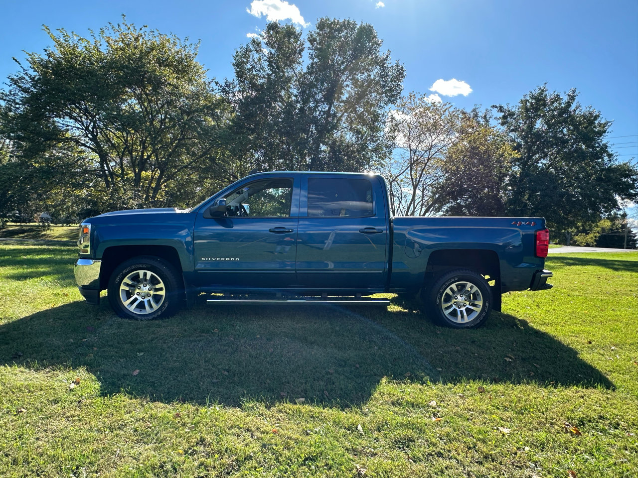 Used 2018 Chevrolet Silverado 1500 LT w/ All Star Edition image 4