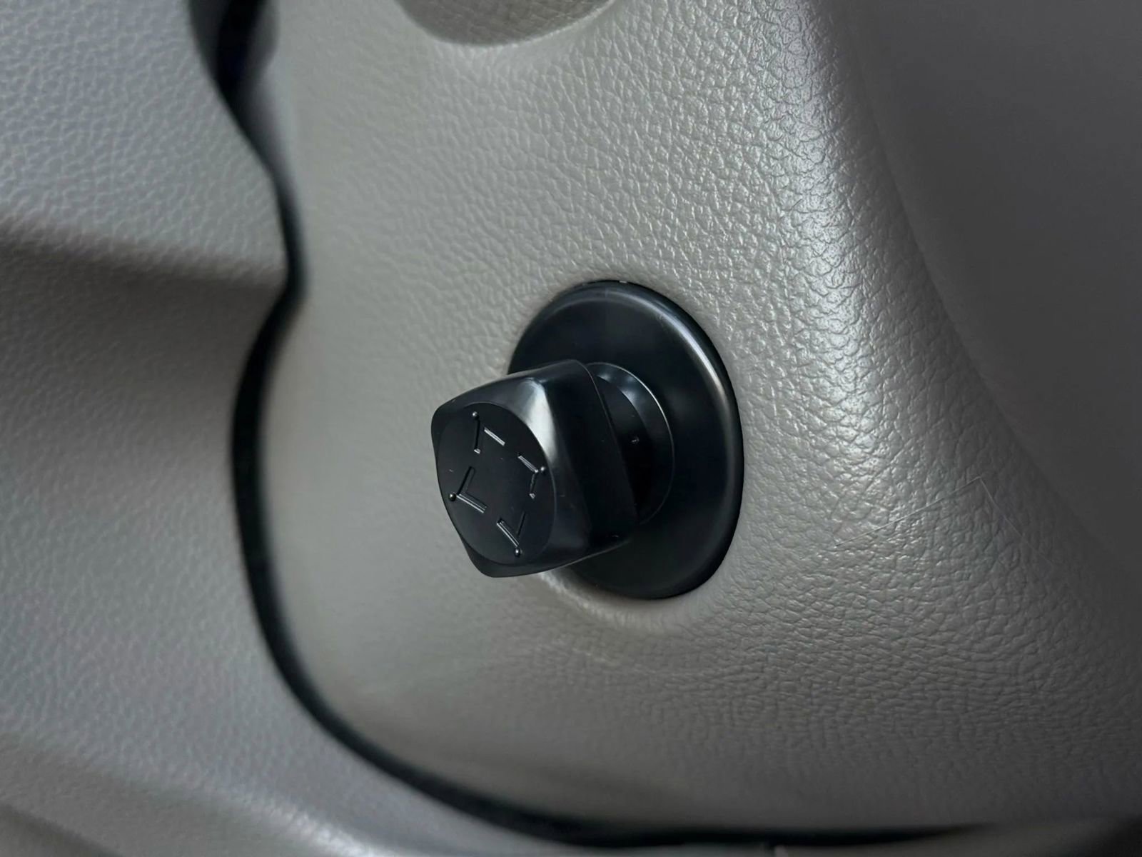 Used 2011 INFINITI G37 Journey w/ Premium Pkg image 30