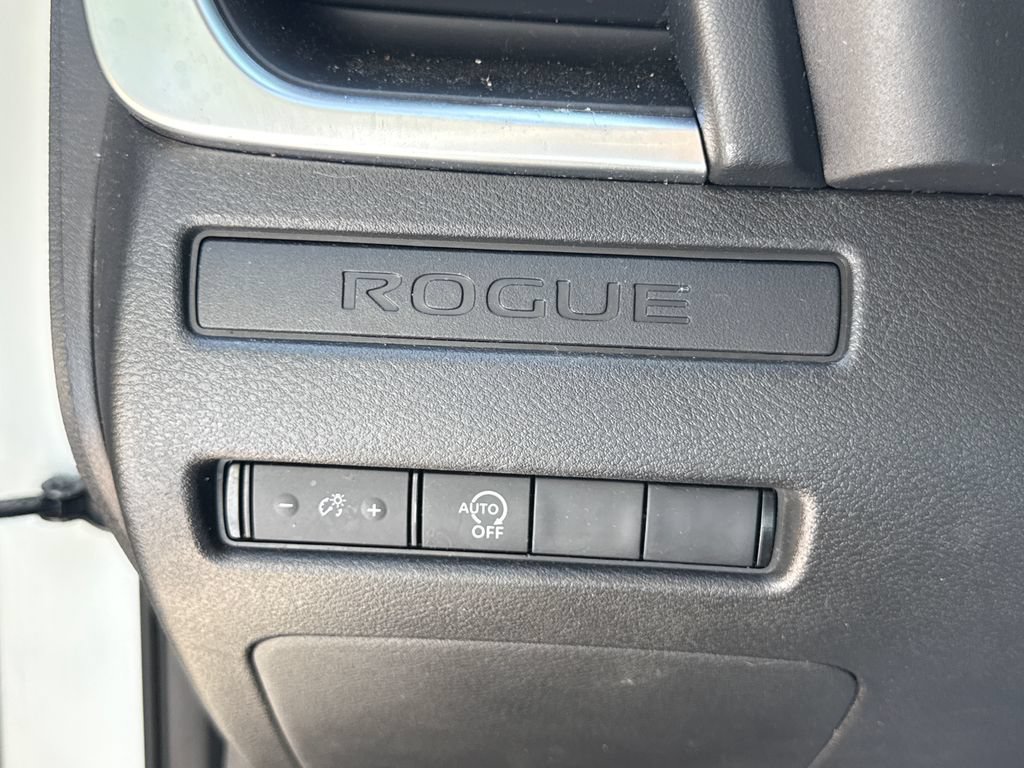 Used 2023 Nissan Rogue S FWD image 30