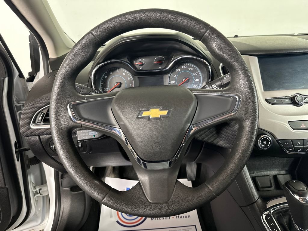 Used 2017 Chevrolet Cruze LS FWD image 18