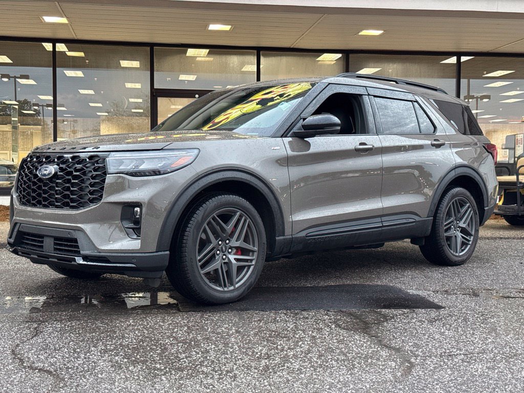 Used 2026 Ford Explorer ST-Line w/ ST-Line Street Pack AWD/4WD image 3