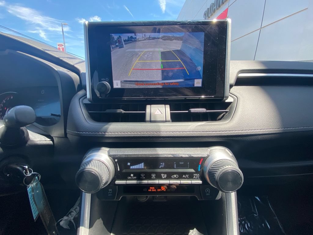 Used 2023 Toyota RAV4 LE AWD/4WD image 21