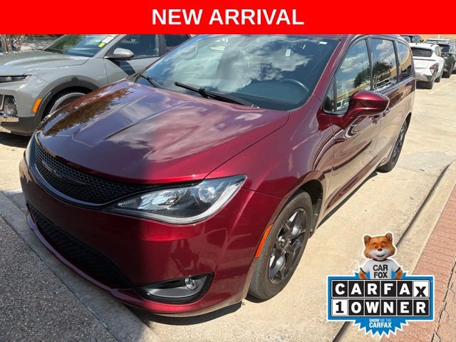 Used 2020 Chrysler Pacifica Touring-L Plus w/ S Appearance Package FWD image 1