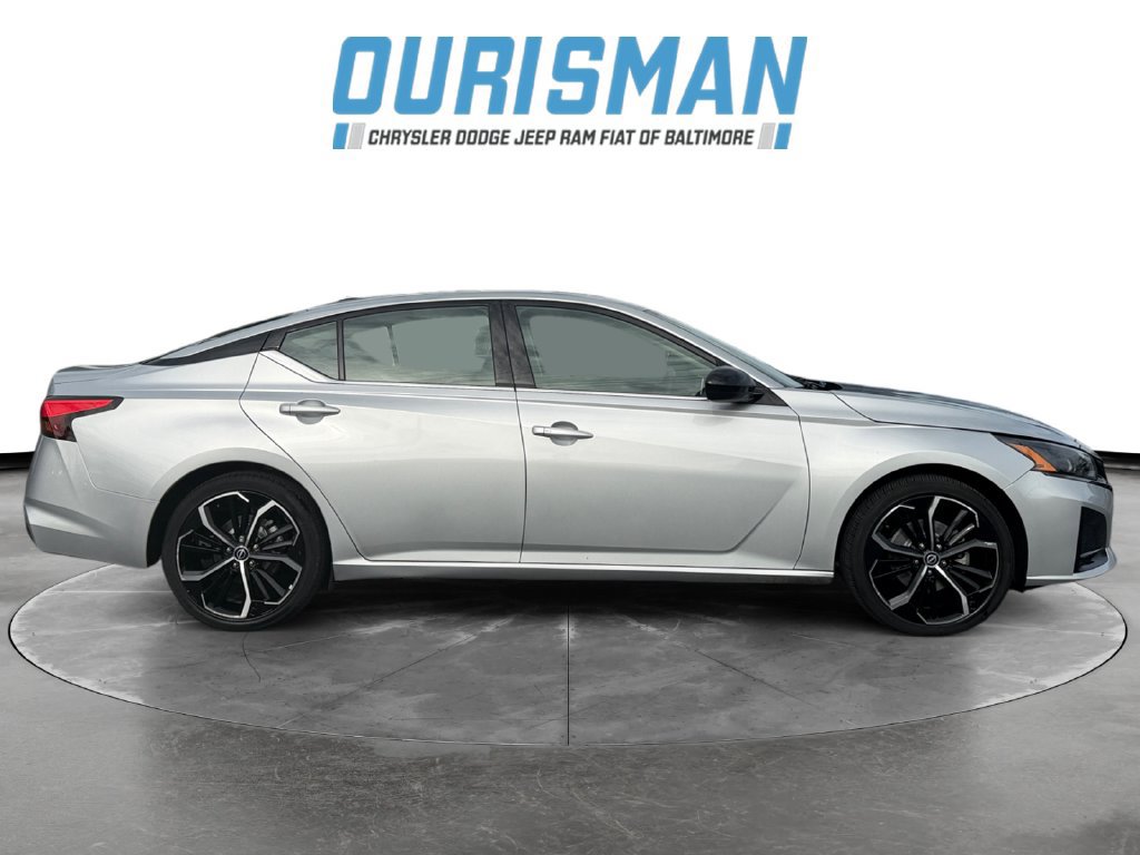 Used 2024 Nissan Altima 2.5 SR FWD image 7