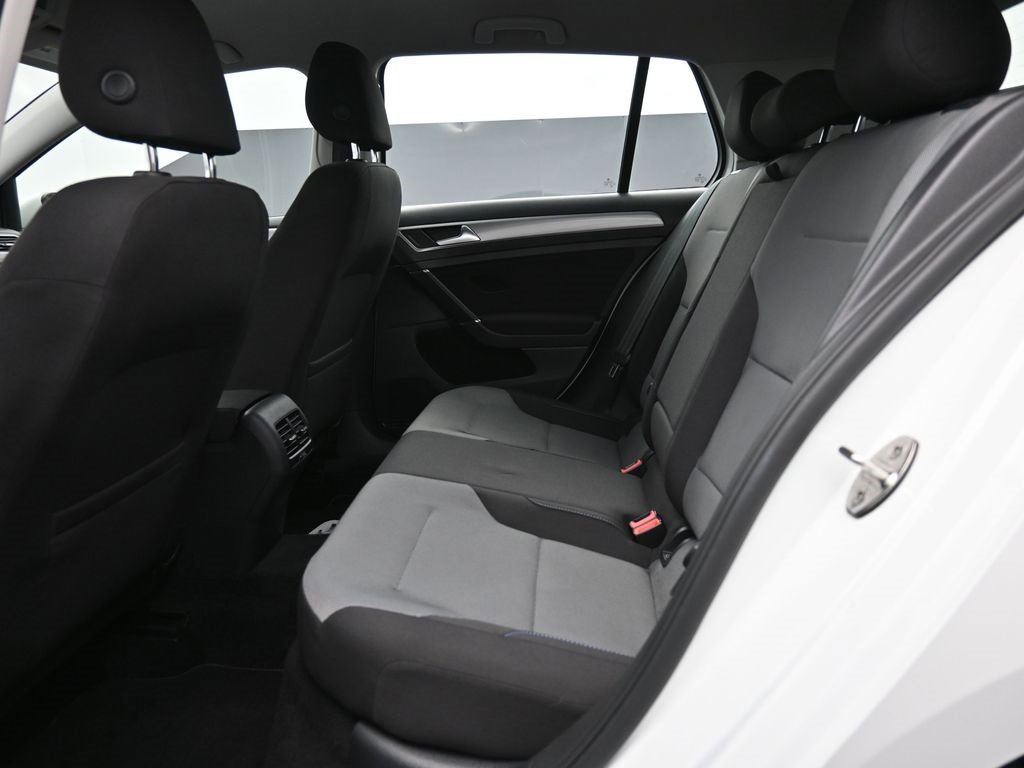 Used 2016 Volkswagen e-Golf SE w/ DC Fast Charging Package image 27