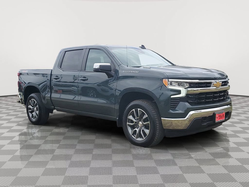 Used 2025 Chevrolet Silverado 1500 LT AWD/4WD image 3