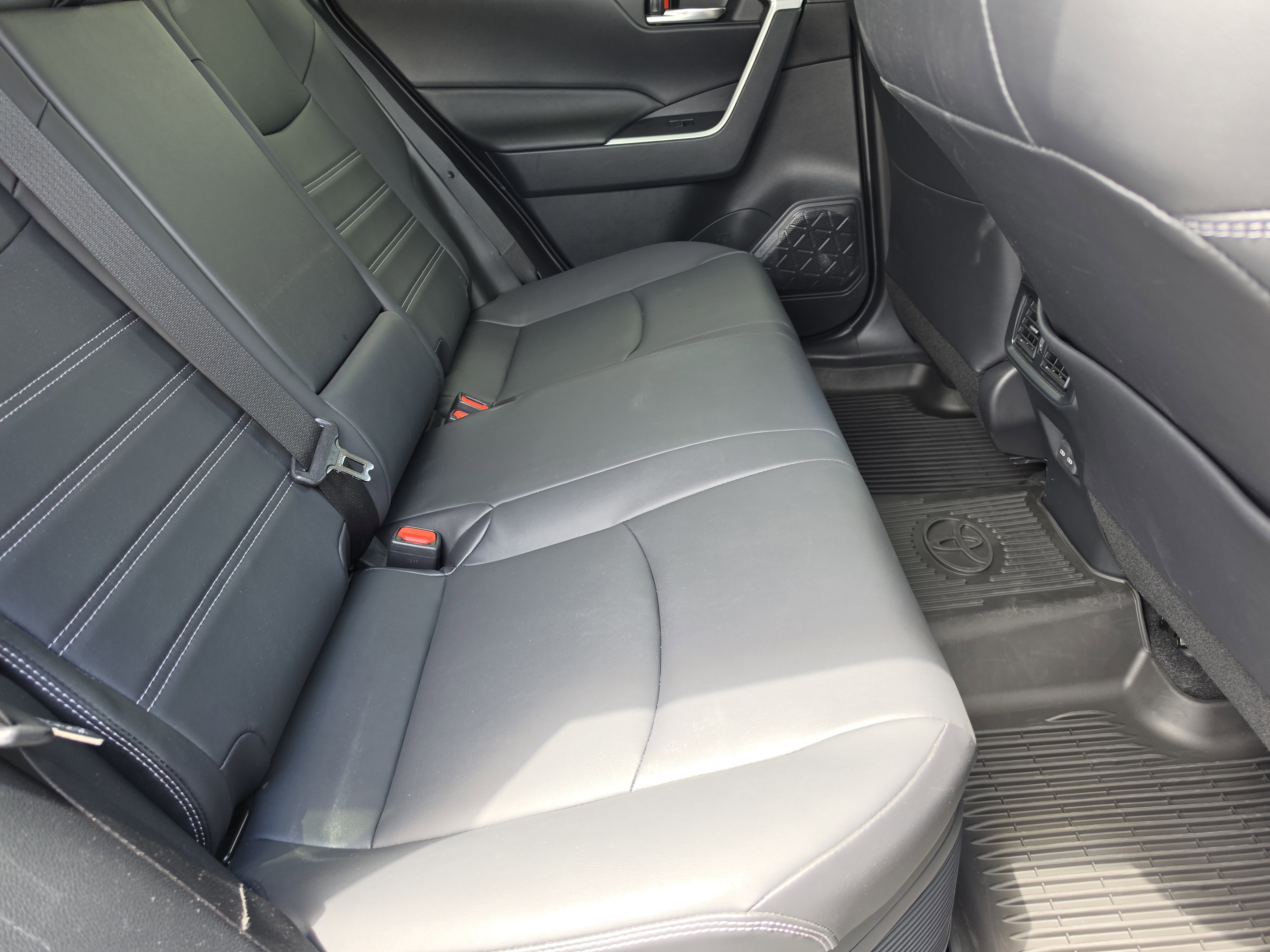Used 2022 Toyota RAV4 XLE Premium AWD/4WD image 12
