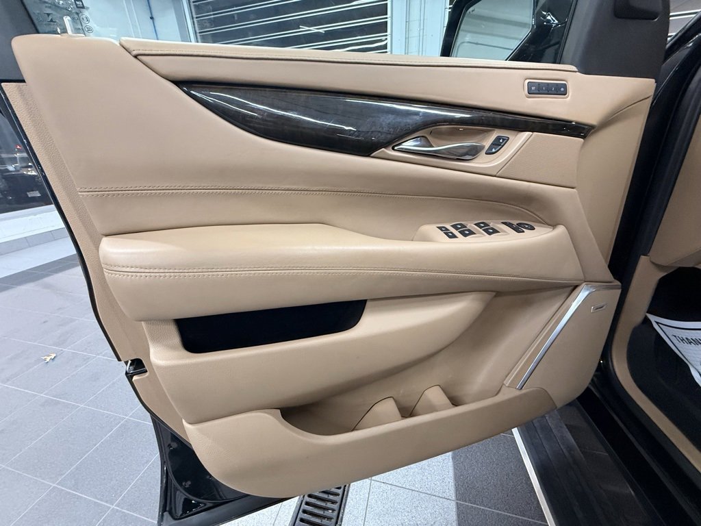 Used 2019 Cadillac Escalade Platinum image 49