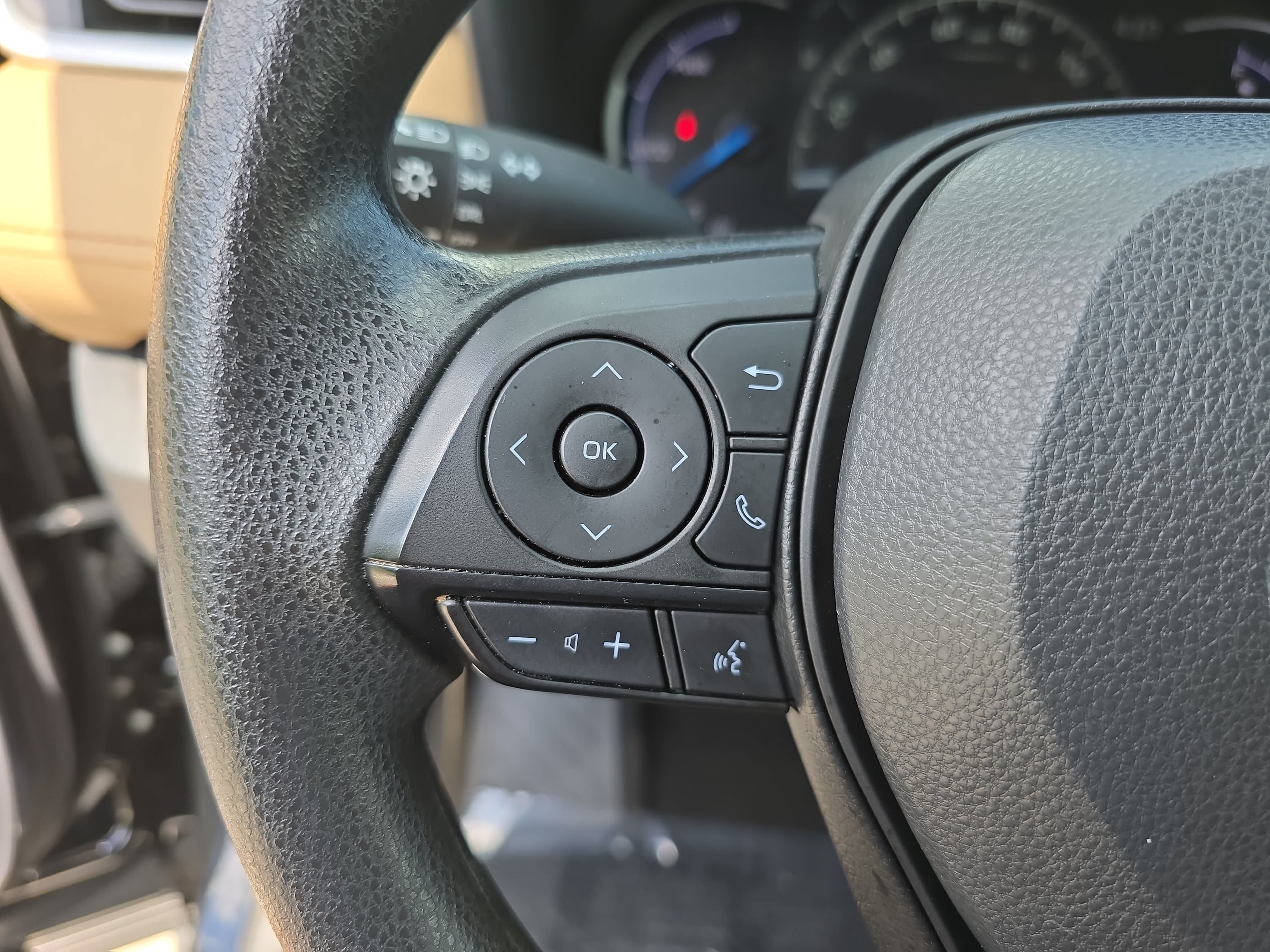Certified 2024 Toyota RAV4 LE AWD/4WD image 18