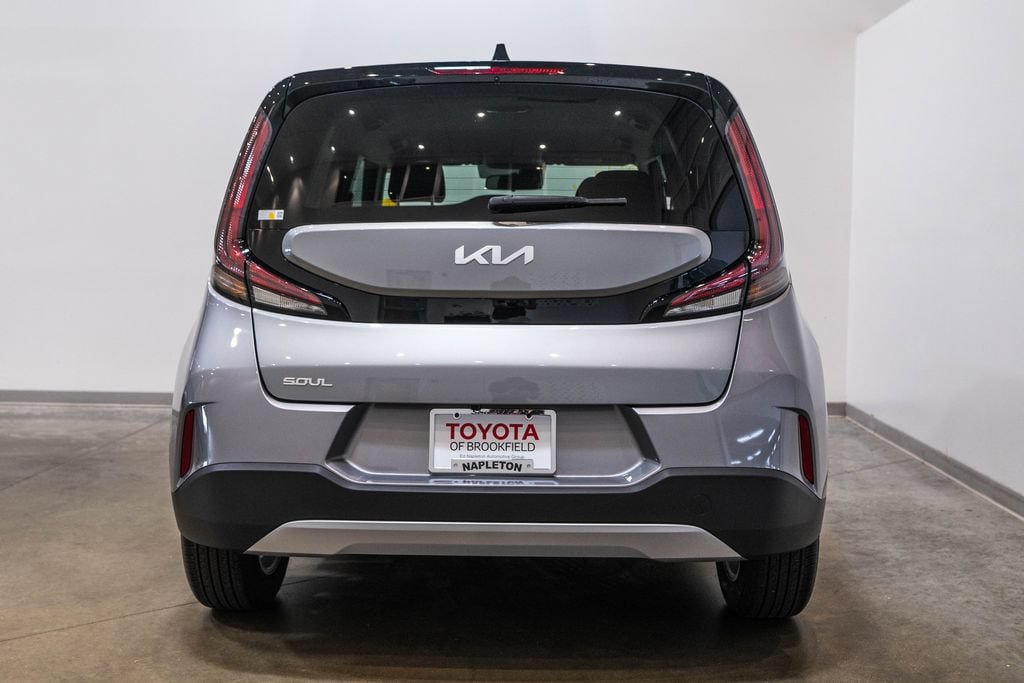 Used 2025 Kia Soul LX FWD image 8
