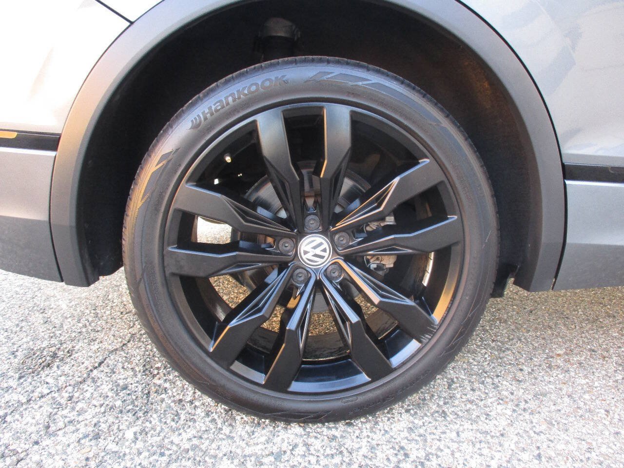Used 2021 Volkswagen Tiguan SE R-Line FWD image 35