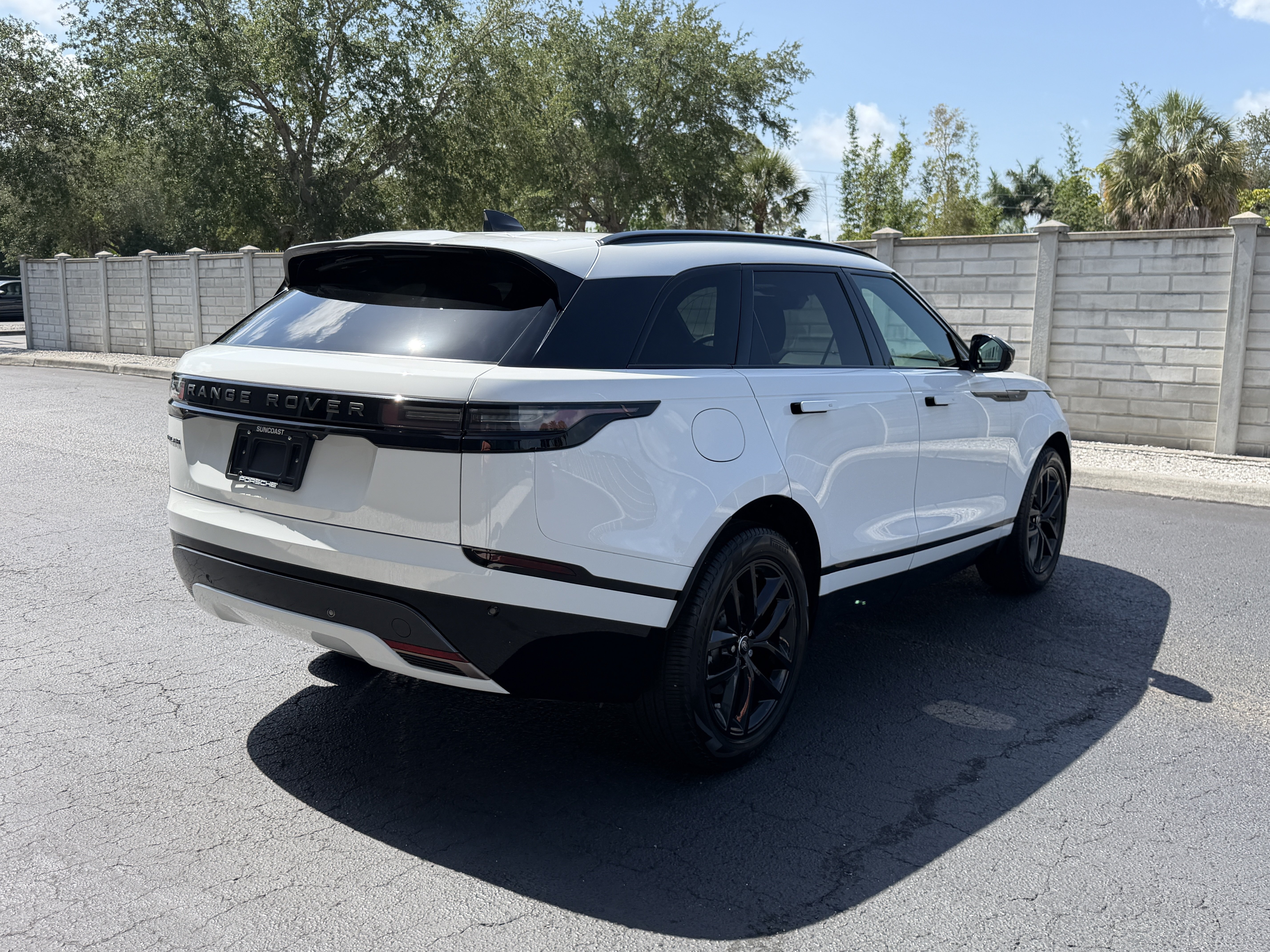 Used 2025 Land Rover Range Rover Velar Dynamic SE AWD/4WD image 6