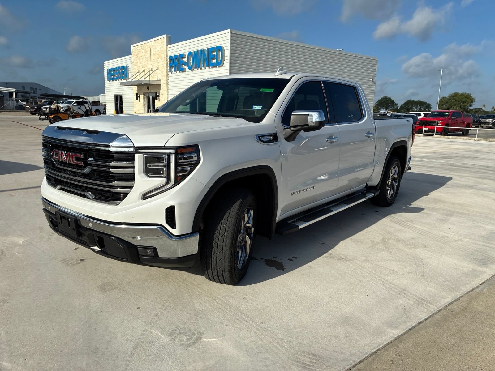 Used 2023 GMC Sierra 1500 SLT AWD/4WD image 7