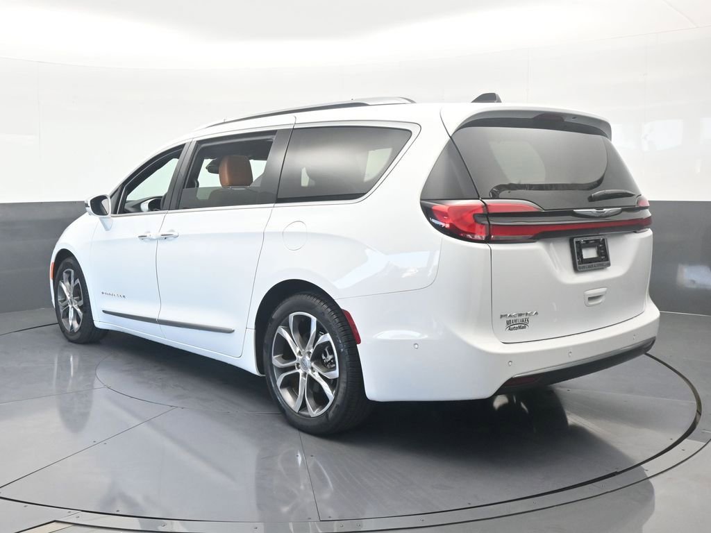 Used 2024 Chrysler Pacifica Pinnacle image 4